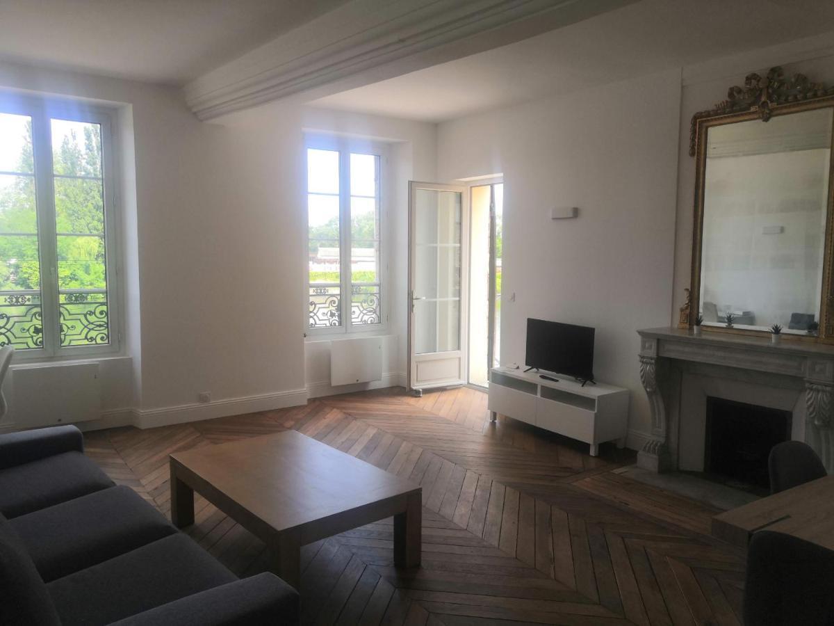 Grand 2P Terrasse Bord De Seine Apartment Mantes-la-Jolie Bagian luar foto